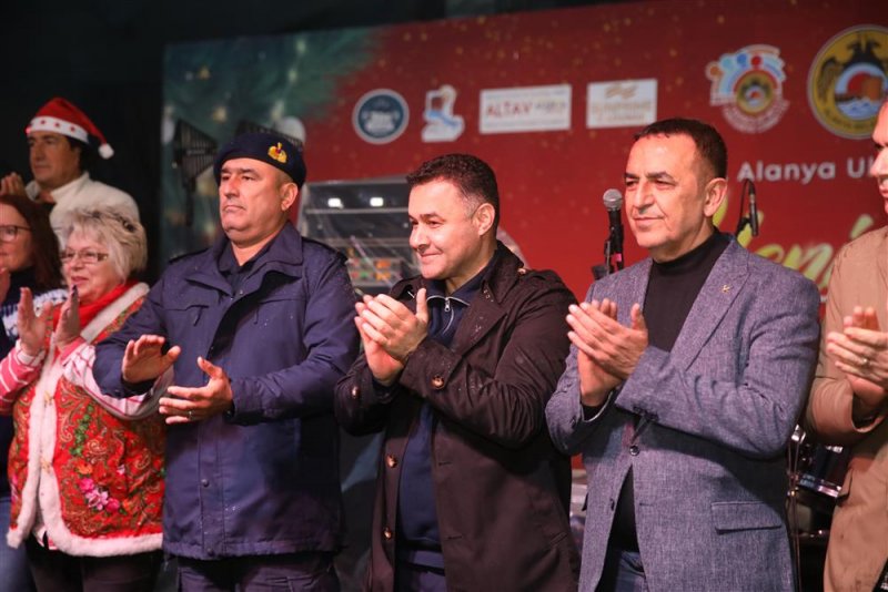 13. alanya uluslararası yeni yıl pazarı’na yoğun ilgi  - yerli ve yabancı binlerce vatandaş yeni yıl pazarı’nda buluştu