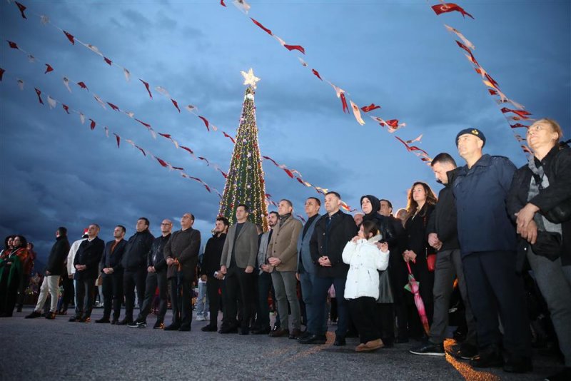 13. alanya uluslararası yeni yıl pazarı’na yoğun ilgi  - yerli ve yabancı binlerce vatandaş yeni yıl pazarı’nda buluştu