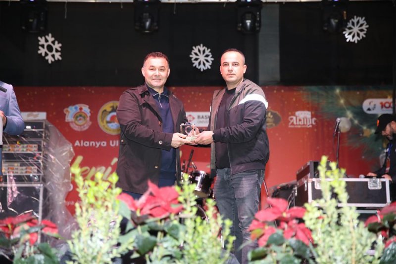 13. alanya uluslararası yeni yıl pazarı’na yoğun ilgi  - yerli ve yabancı binlerce vatandaş yeni yıl pazarı’nda buluştu