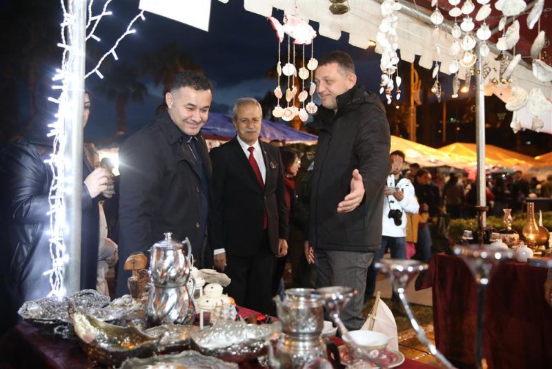 13. alanya uluslararası yeni yıl pazarı’na yoğun ilgi  - yerli ve yabancı binlerce vatandaş yeni yıl pazarı’nda buluştu