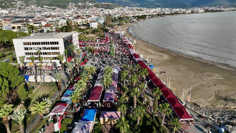 13. alanya uluslararası yeni yıl pazarı’na yoğun ilgi  - yerli ve yabancı binlerce vatandaş yeni yıl pazarı’nda buluştu
