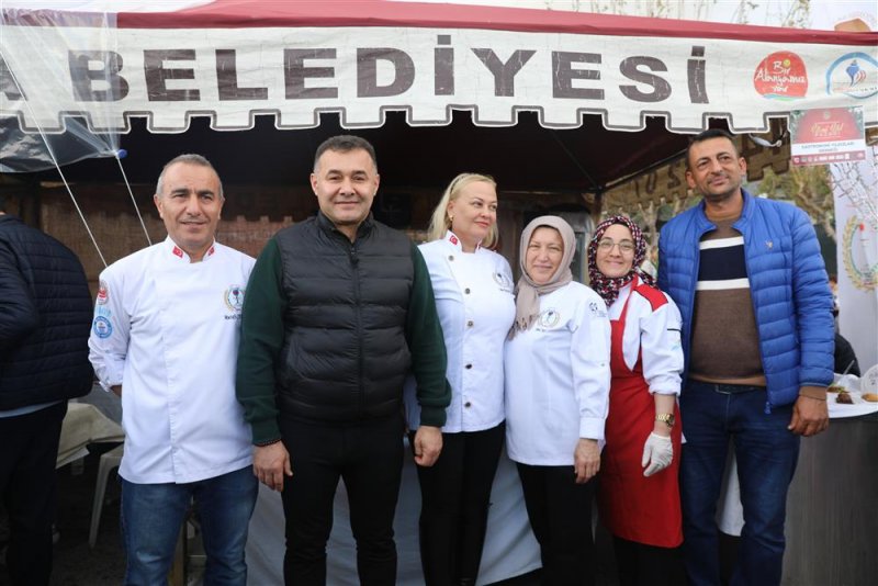 13. alanya uluslararası yeni yıl pazarı rekor katılımla gerçekleştirildi