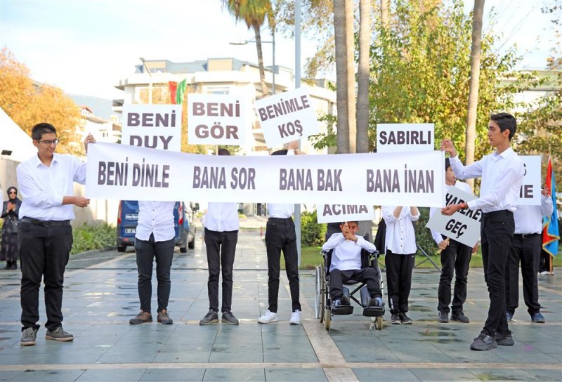3 aralık dünya engelliler günü sevgi yürüyüşü ile kutlandı