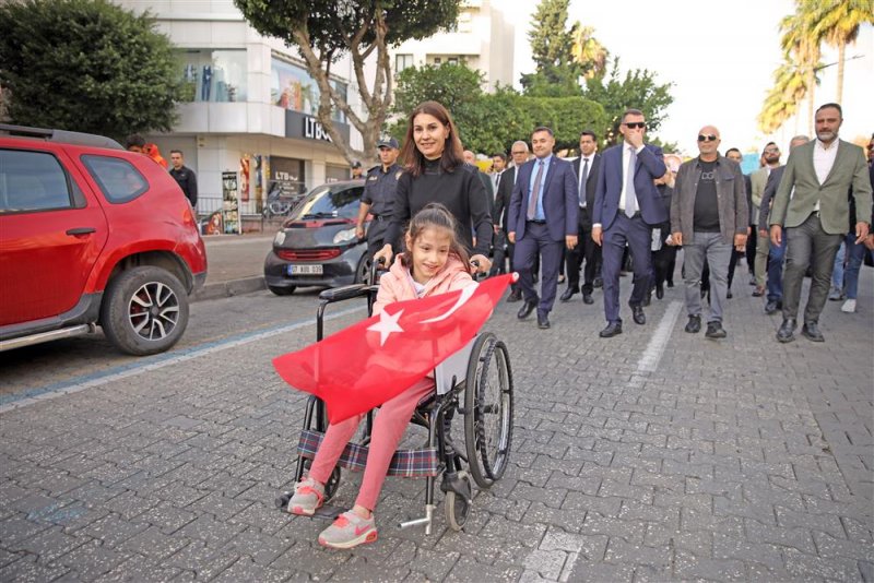 3 aralık dünya engelliler günü sevgi yürüyüşü ile kutlandı