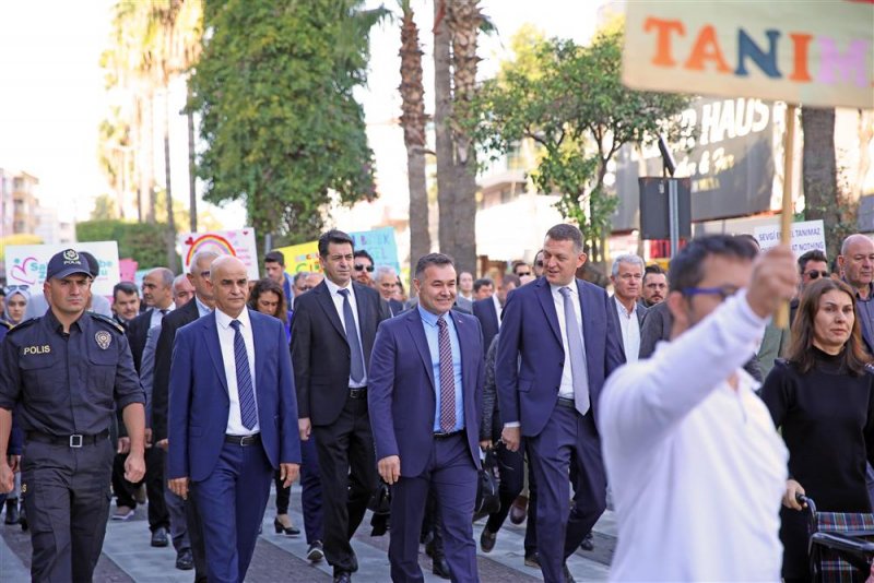 3 aralık dünya engelliler günü sevgi yürüyüşü ile kutlandı