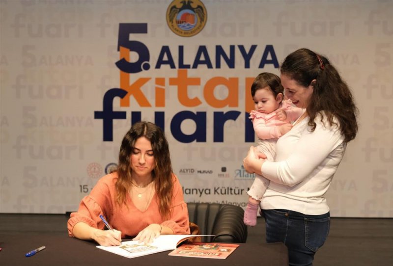5. alanya kitap fuarı muhteşem etkinlikler ve ünlü konukları ile devam ediyor