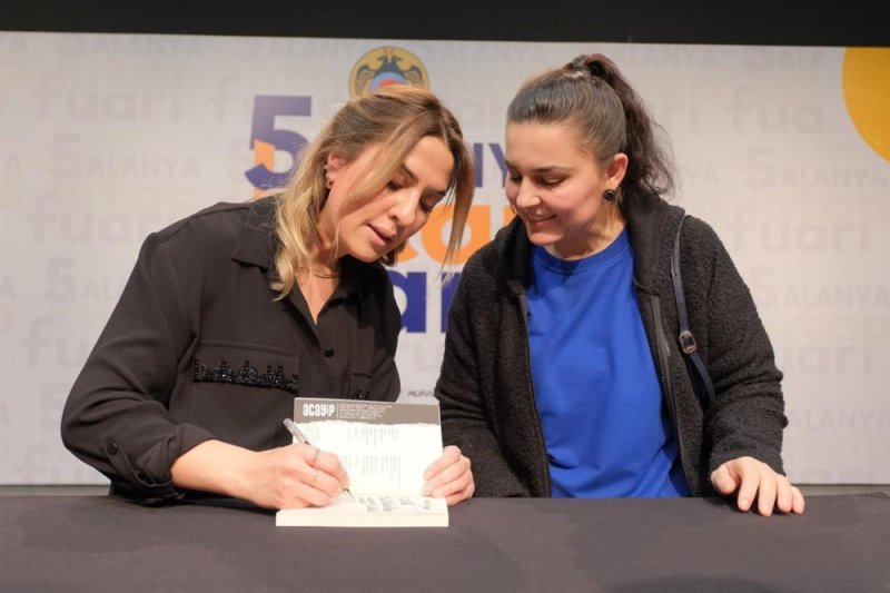 5. alanya kitap fuarı muhteşem etkinlikler ve ünlü konukları ile devam ediyor