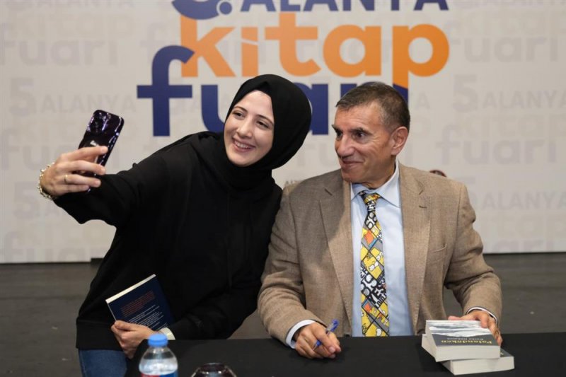 5. alanya kitap fuarı muhteşem etkinlikler ve ünlü konukları ile devam ediyor