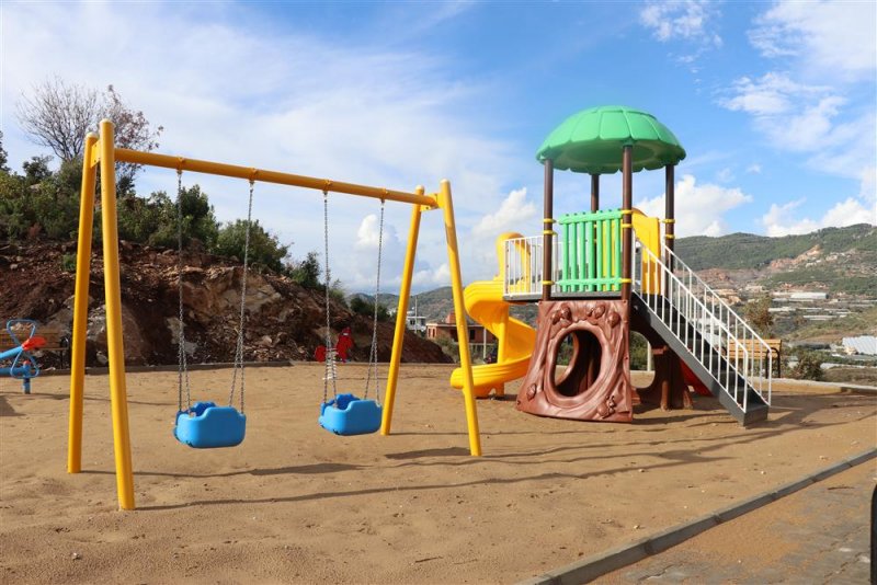 Alanya belediyesi’nden 4 mahalleye daha yeni çocuk parkı