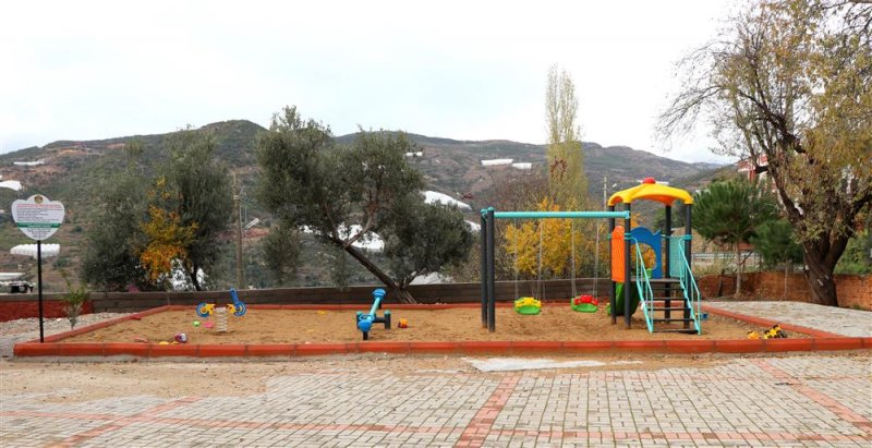 Alanya belediyesi’nden 4 mahalleye daha yeni çocuk parkı
