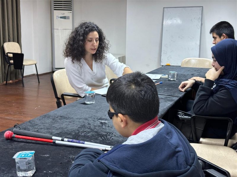 Alanya belediyesi’nden görme engelli vatandaşlara ‘tam bağımsız yaşam’ eğitimi