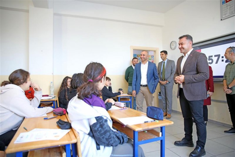 Alanya belediyesi’nden öğrencilere sınav desteği albap sınavında startı başkan yücel verdi