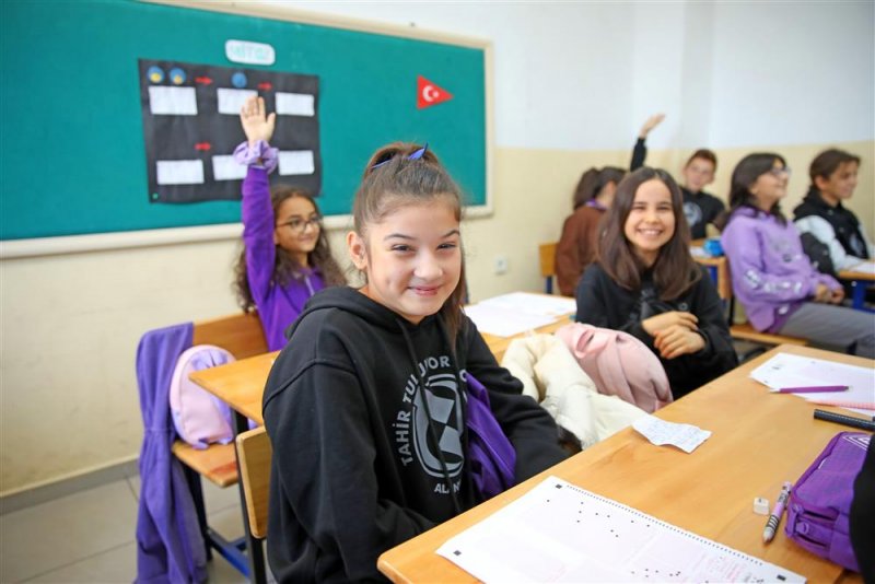 Alanya belediyesi’nden öğrencilere sınav desteği albap sınavında startı başkan yücel verdi