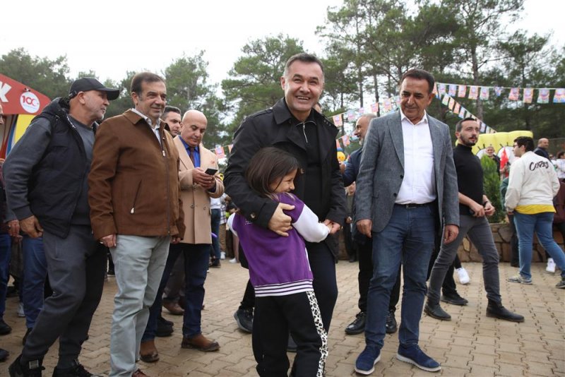 Başkan yücel engelli bireyler ile bir araya geldi başkan yücel: belediyemizin kapısı sizlere sonsuza kadar açık