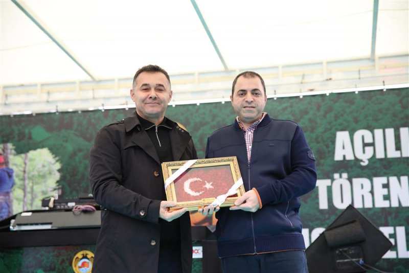 Başkan yücel engelli bireyler ile bir araya geldi başkan yücel: belediyemizin kapısı sizlere sonsuza kadar açık