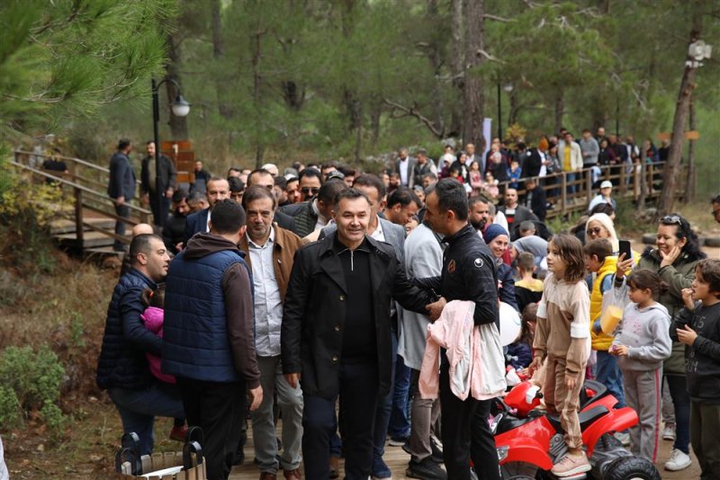 Başkan yücel engelli bireyler ile bir araya geldi başkan yücel: belediyemizin kapısı sizlere sonsuza kadar açık