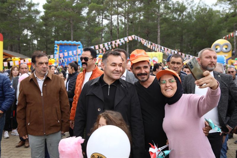 Başkan yücel engelli bireyler ile bir araya geldi başkan yücel: belediyemizin kapısı sizlere sonsuza kadar açık