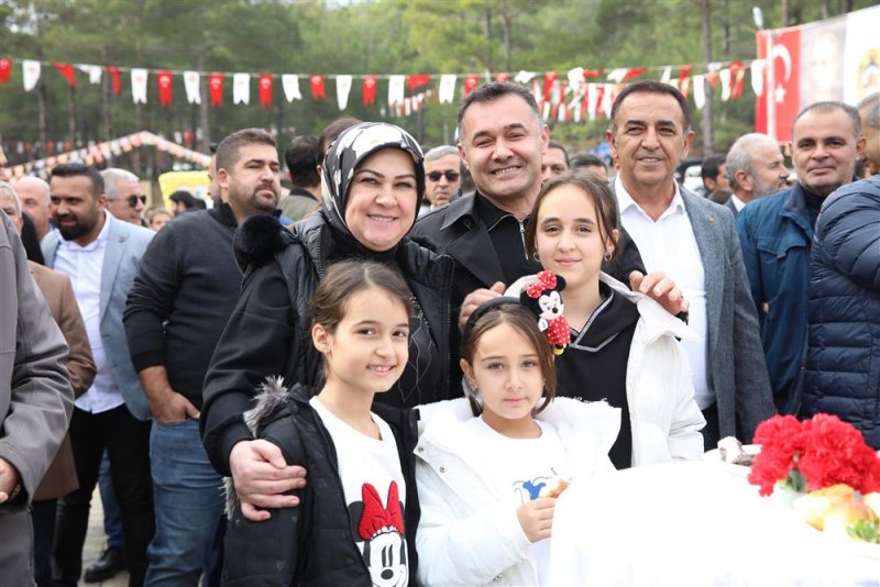 Başkan yücel engelli bireyler ile bir araya geldi başkan yücel: belediyemizin kapısı sizlere sonsuza kadar açık