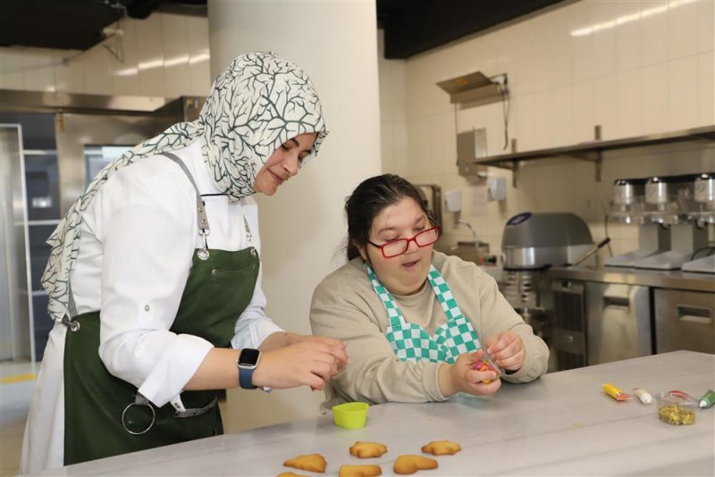 Engelli çocuklar mutfakla buluştu - alanya belediyesi ve alanya üniversitesi’nden anlamlı proje