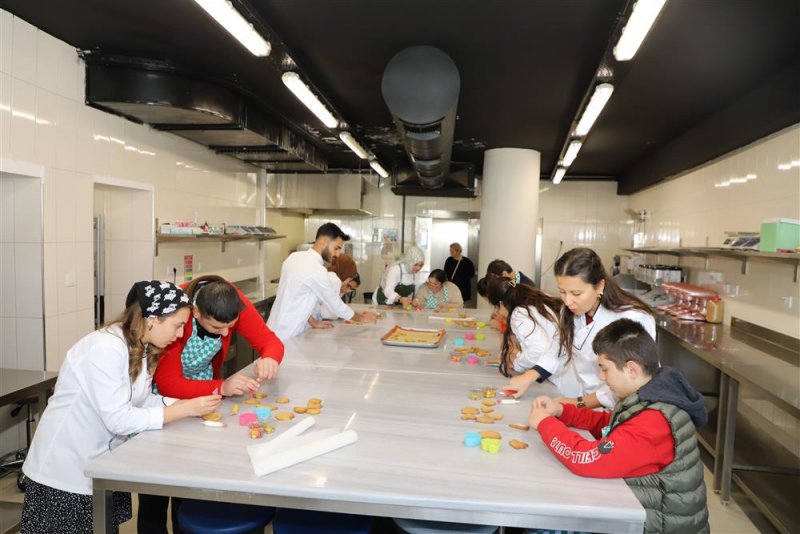 Engelli çocuklar mutfakla buluştu - alanya belediyesi ve alanya üniversitesi’nden anlamlı proje