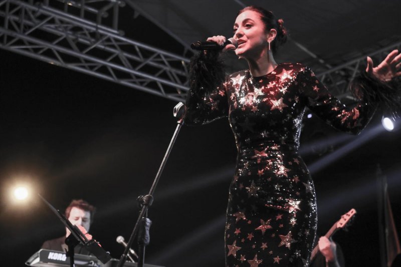 GAZİPAŞA’DA YENİ YIL PAZARINA BÜYÜK İLGİ