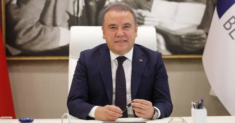 Başkan Muhi̇tti̇n Böcek Yeni̇ Yil Mesaji