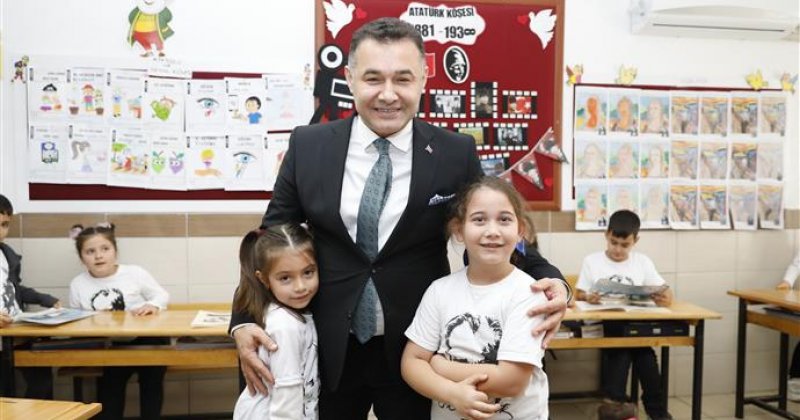 Başkan yücel çocukların karne heyecanına ortak oldu
