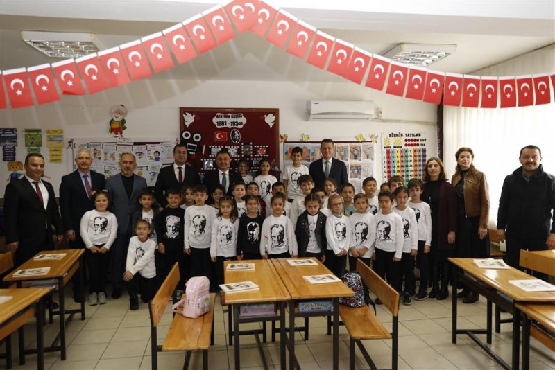 Başkan yücel çocukların karne heyecanına ortak oldu