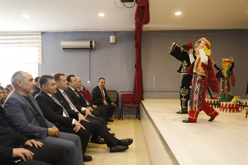 Başkan yücel çocukların karne heyecanına ortak oldu
