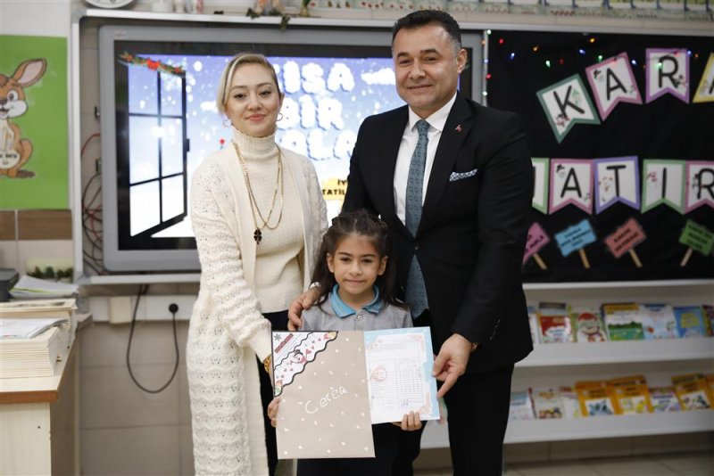 Başkan yücel çocukların karne heyecanına ortak oldu