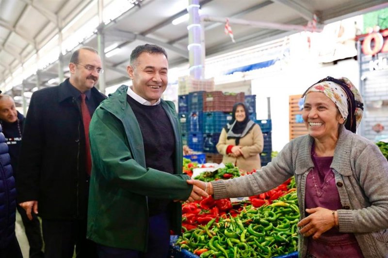 Başkan yücel toptancı hali, balık hali ve pazar esnaflarını ziyaret etti