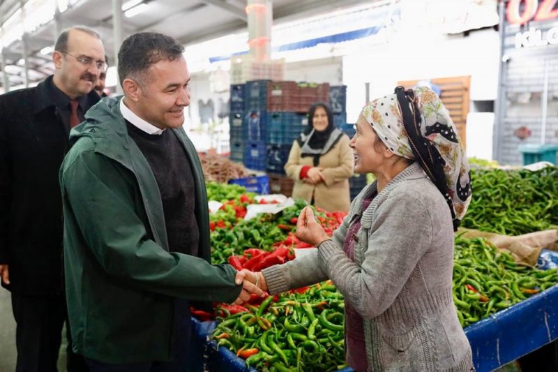 Başkan yücel toptancı hali, balık hali ve pazar esnaflarını ziyaret etti