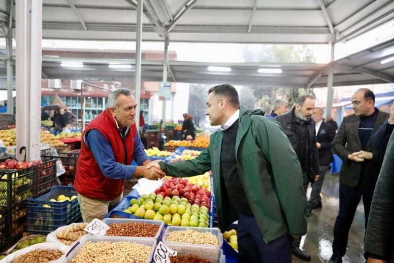Başkan yücel toptancı hali, balık hali ve pazar esnaflarını ziyaret etti