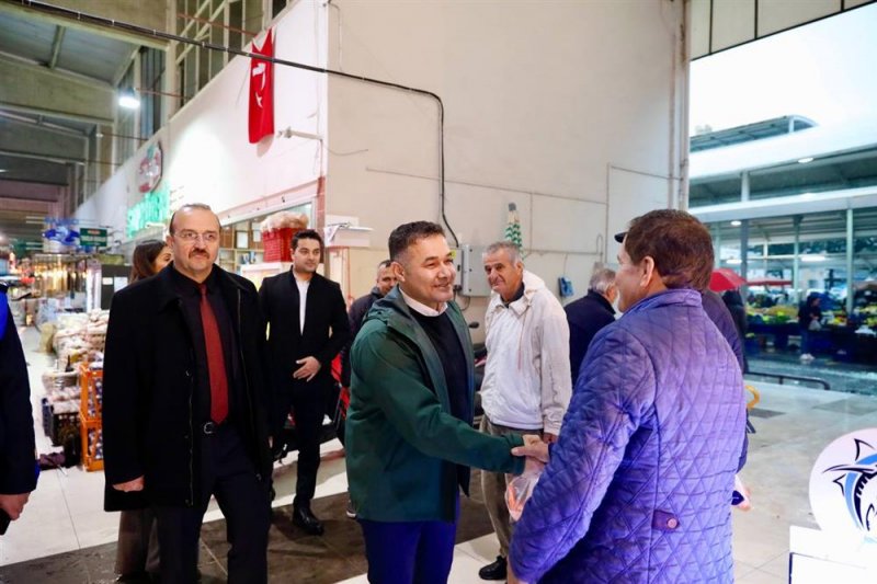 Başkan yücel toptancı hali, balık hali ve pazar esnaflarını ziyaret etti