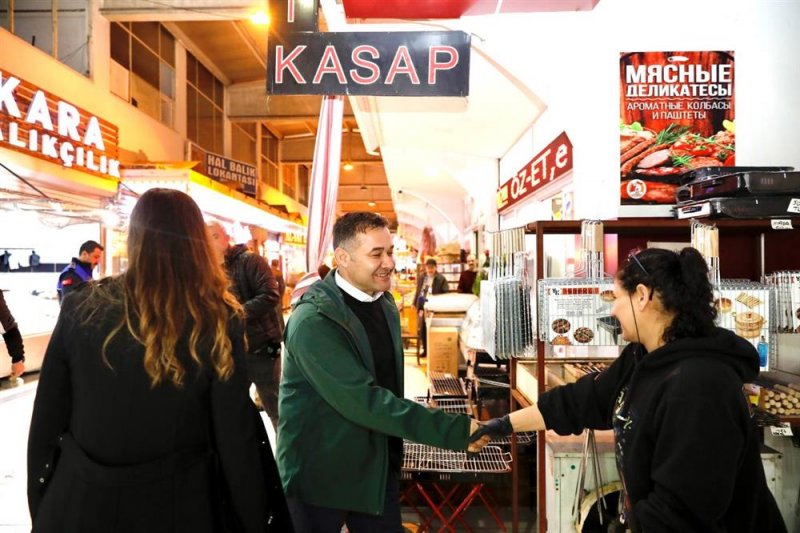 Başkan yücel toptancı hali, balık hali ve pazar esnaflarını ziyaret etti