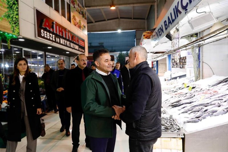 Başkan yücel toptancı hali, balık hali ve pazar esnaflarını ziyaret etti