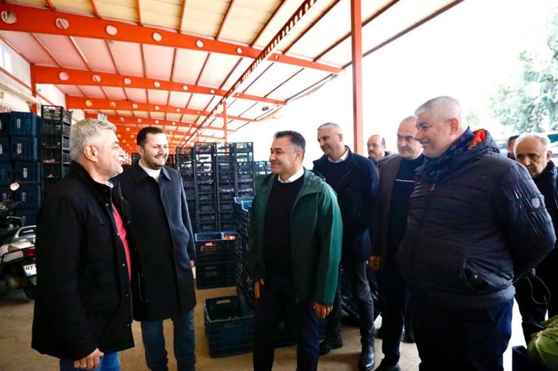 Başkan yücel toptancı hali, balık hali ve pazar esnaflarını ziyaret etti