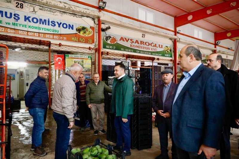 Başkan yücel toptancı hali, balık hali ve pazar esnaflarını ziyaret etti
