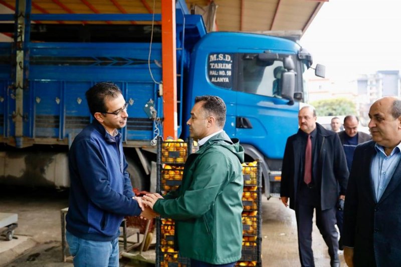Başkan yücel toptancı hali, balık hali ve pazar esnaflarını ziyaret etti