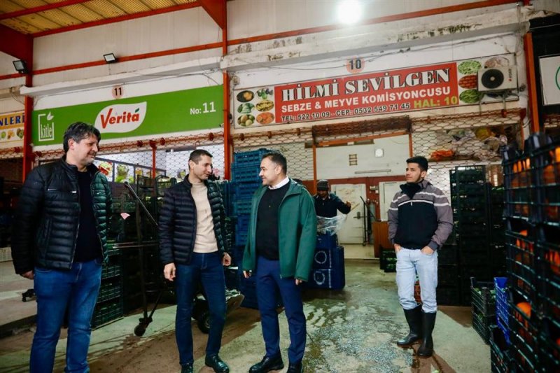 Başkan yücel toptancı hali, balık hali ve pazar esnaflarını ziyaret etti