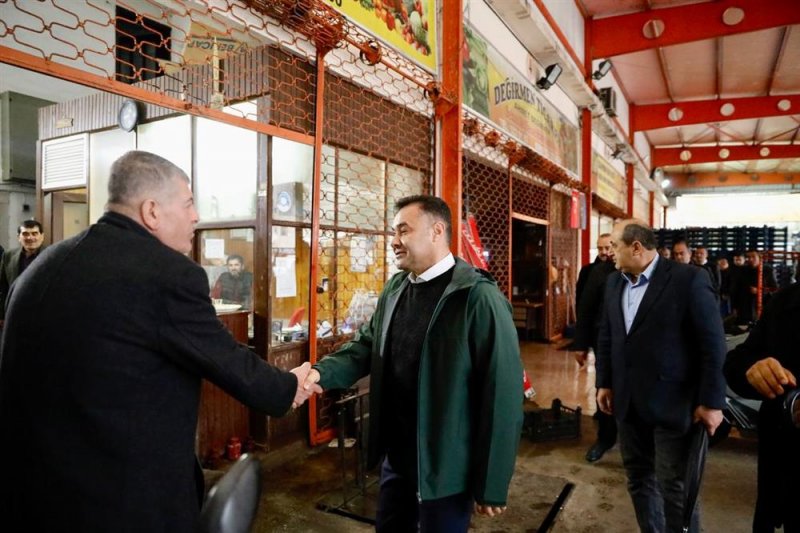 Başkan yücel toptancı hali, balık hali ve pazar esnaflarını ziyaret etti