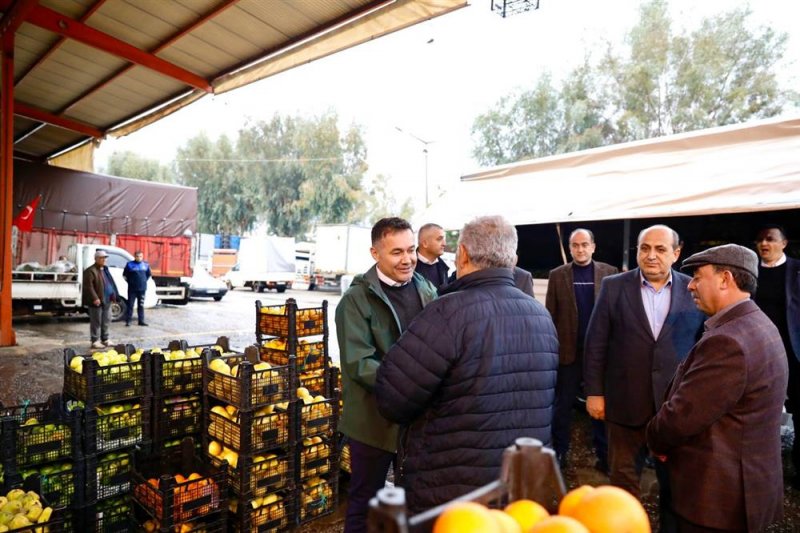 Başkan yücel toptancı hali, balık hali ve pazar esnaflarını ziyaret etti