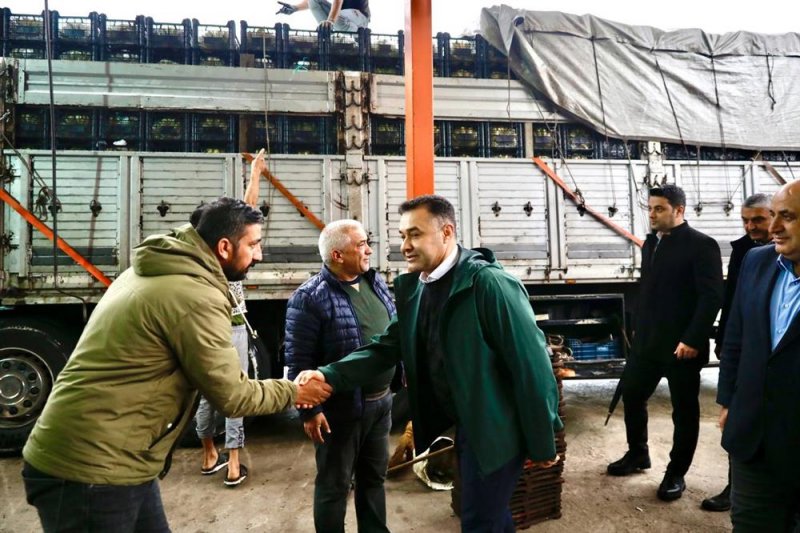 Başkan yücel toptancı hali, balık hali ve pazar esnaflarını ziyaret etti