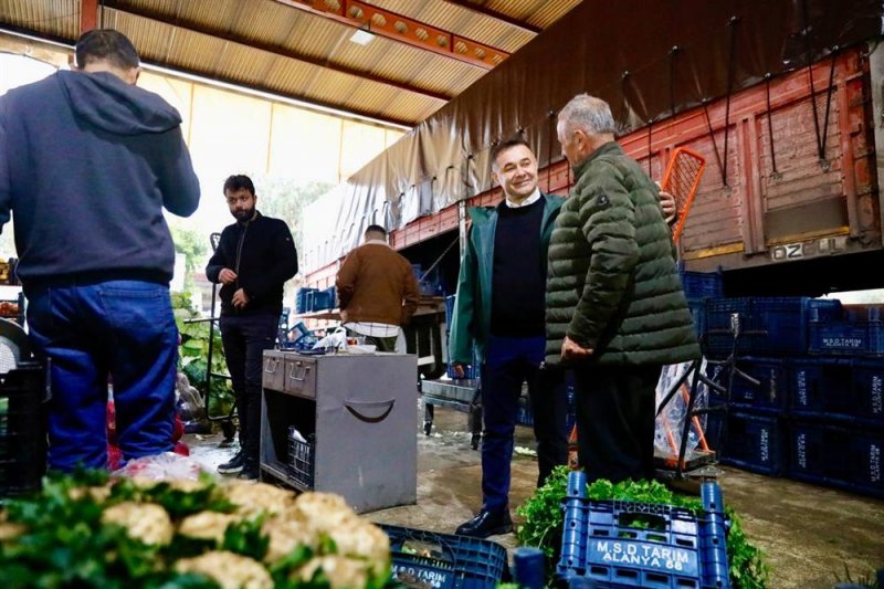 Başkan yücel toptancı hali, balık hali ve pazar esnaflarını ziyaret etti