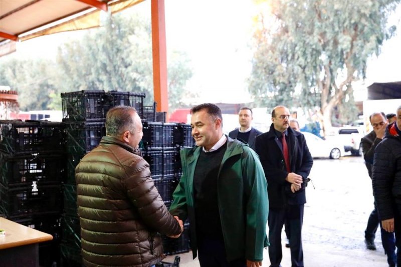Başkan yücel toptancı hali, balık hali ve pazar esnaflarını ziyaret etti
