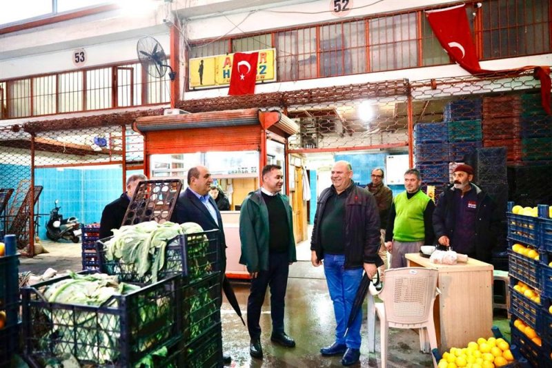 Başkan yücel toptancı hali, balık hali ve pazar esnaflarını ziyaret etti