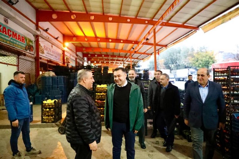 Başkan yücel toptancı hali, balık hali ve pazar esnaflarını ziyaret etti
