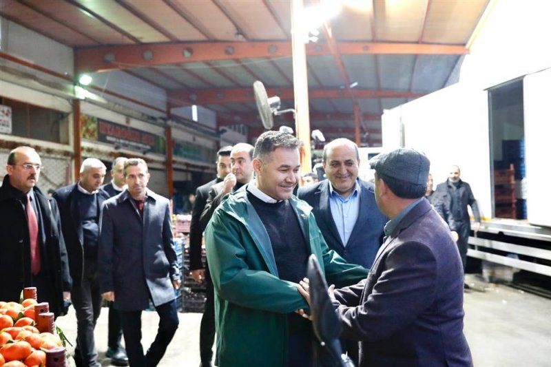 Başkan yücel toptancı hali, balık hali ve pazar esnaflarını ziyaret etti