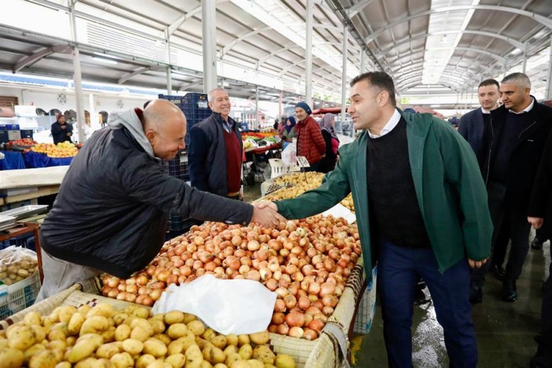 Başkan yücel toptancı hali, balık hali ve pazar esnaflarını ziyaret etti