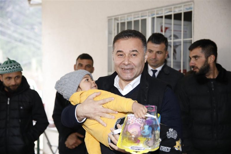 Başkan y&uuml;cel uzun&ouml;z mahallesi&rsquo;nde vatandaşlarla bir araya geldi